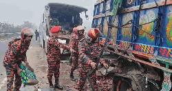ঢাকা-মাওয়া এক্সপ্রেসওয়েতে বাস–ট্রাক সংঘর্ষে নিহত ১, আহত ১৫