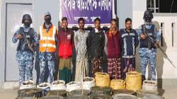সুন্দরবনে অবৈধভাবে কাকড়া ধরার অভিযোগ আটক ৫