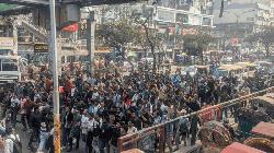 রাজধানীর সায়েন্সল্যাব মোড় অবরোধ শিক্ষার্থীদের