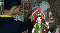 ফকিরহাটে প্রতিমা তৈরিতে ব্যস্ত মৃৎশিল্পীরা