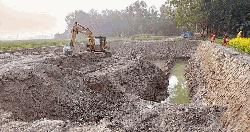শাহজাদপুরে কৃষি জমি থেকে মাটি কাটায় জরিমানা