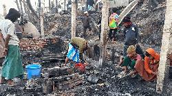 রোহিঙ্গা ক্যাম্পে আগুনে পুড়ে গেল ৪ শতাধিক ঘর