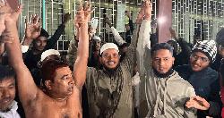 বাউফলে দুধ দিয়ে গোসল করে বিএনপির নেতাকর্মীদের জামায়াতে যোগদান