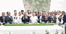 জিয়াউর রহমান-খালেদা জিয়ার সমাধিতে প্রধানমন্ত্রীর শ্রদ্ধা