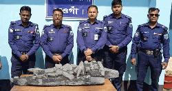 নওগাঁয় কবরস্থান থেকে কষ্টিপাথরের মূর্তি উদ্ধার