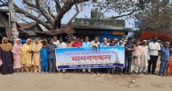 জয়পুরহাটে বেহাল সড়কের কাজ শুরু করার দাবিতে মানববন্ধন