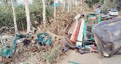 অটোরিকশাকে ট্রাকের চাপায় নিহত ২