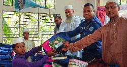 লক্ষ্মীপুরে এতিম শিক্ষার্থীদের মাঝে শিক্ষা উপকরণ বিতরণ