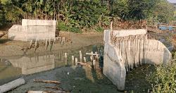 বাউফলে ৩ বছর ধরে সেতুর নির্মাণকাজ বন্ধ