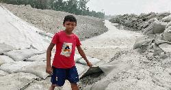 তিস্তা নদীর তীর সংরক্ষণ কাজ বন্ধ করে দিল এলাকাবাসী