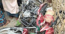 মোটরসাইকেলে ট্রাকের ধাক্কায় নিহত ৩