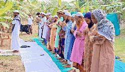 সৌদির সাথে মিল রেখে চিরিরবন্দরে ঈদ উদযাপন
