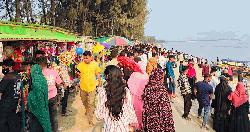 মেঘনা উপকূল ঘিরে লক্ষ্মীপুরের পর্যটন স্পট, লোকে লোকারণ্য