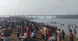 হোসেনপুরে অষ্টমী স্নানে লাখো পূণ্যার্থীর ঢল