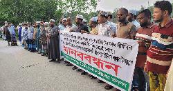 দোহারে নির্মাণাধীন সেতু দ্রুত সম্পন্নের দাবিতে মানববন্ধন