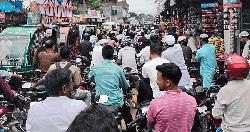 নেত্রকোনায় পেট্রোল সংকট: ফিলিং স্টেশনে দীর্ঘ লাইন