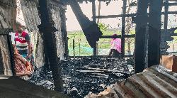 বরগুনায় দুর্বৃত্তদের আগুনে প্রবাসীর স্বপ্ন ধূলিসাৎ