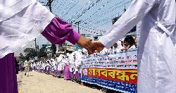 কুড়িগ্রামে প্রশ্ন ফাঁসের সঙ্গে জড়িত শিক্ষকদের পুনর্বহাল না করার দাবিতে মানববন্ধন