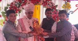 মৌলভীবাজারে বন্ধুর বিয়েতে অকটেন উপহার