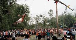 ফুলবাড়ীতে ঐতিহ্যের ঝলক: চড়ক পূজা ও গ্রামীণ মেলা অনুষ্ঠিত
