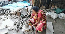 বৈশাখকে ঘিরে গাইবান্ধার মৃৎশিল্পীদের কর্মচাঞ্চল্য
