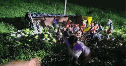 দাউদকান্দিতে ট্রাক উল্টে নিহত ৭
