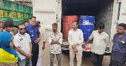 পূর্বধলায় ১,০৫০ লিটার তেল জব্দ, ১০ হাজার টাকা জরিমানা