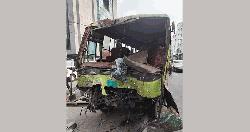 রাজধানীতে ফুটওভার ব্রিজে বাসের ধাক্কায় নিহত ২