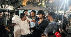 শাহবাগে ডাকসুর দুই নেতাকে মারধরের অভিযোগ