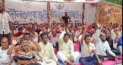বকেয়া পরিশোধের দাবিতে জুট মিল শ্রমিকদের অবস্থান ধর্মঘট