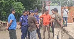 আশুলিয়ায় অস্ত্রের মুখে জিম্মি করে ব্যবসায়ীর বাড়িতে ডাকাতি