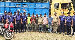 নওগাঁয় ডাকাতির প্রস্তুতিকালে আন্তঃজেলা চক্রের ৭ সদস্য গ্রেপ্তার