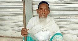 আমতলীতে ৯৫ বছরের অসহায় বৃদ্ধের জমি দখলের চেষ্টার অভিযোগ