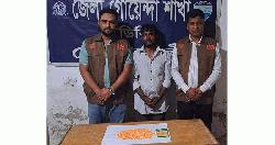 নোয়াখালীতে চিপসের প্যাকেটের ভেতর ইয়াবাসহ আটক ১