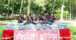 ফুলবাড়ীতে ৩০ লাখ টাকার ভারতীয় প্যান্ট পিস জব্দ