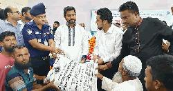 পটুয়াখালীতে ৮০০ জেলে পেলেন খাদ্য সহায়তা
