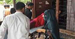 ফেনীর আদালতে বিচারকের সামনেই নারীর বিষপান, স্বামী জেলহাজতে