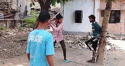 রাজশাহীতে গাছে বেঁধে যুবককে পেটানোর ভিডিও ভাইরাল