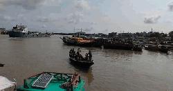 মোংলায় নদীতে পড়ে ট্রলার মাঝি নিখোঁজ
