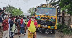 গুরুদাসপুরে ট্রাকের চাপায় মোটরসাইকেল আরোহী নিহত