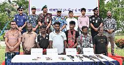 দলবল নিয়ে আত্মসমর্পণ করলেন বনদস্যু ছোট সুমন বাহিনীর প্রধান