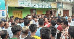 দুঃস্থদের ভিজিএফ কার্ড নেতাদের হাতে, চাল বিতরণে অনিয়ম