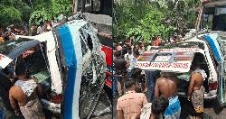 অ্যাম্বুলেন্সকে বাসের চাপা, নিহত ৫