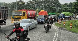 সিরাজগঞ্জে মহাসড়কে যানবাহনের চাপ বাড়ছে