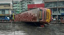 রাজধানীতে এক বাসে অন্য বাসের ধাক্কা, নিহত ৪