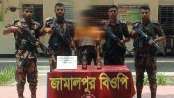 দৌলতপুর সীমান্তে মাদকসহ কারবারি আটক
