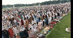 ঐতিহাসিক গোর-এ শহীদ ময়দানে লাখো মুসল্লির ঈদের নামাজ আদায়