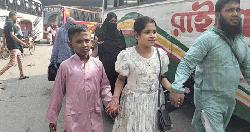 আজও ঢাকা ছাড়ছেন অনেকে