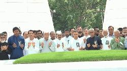 জিয়াউর রহমানের সমাধিতে শ্রদ্ধা জানালেন প্রধানমন্ত্রী