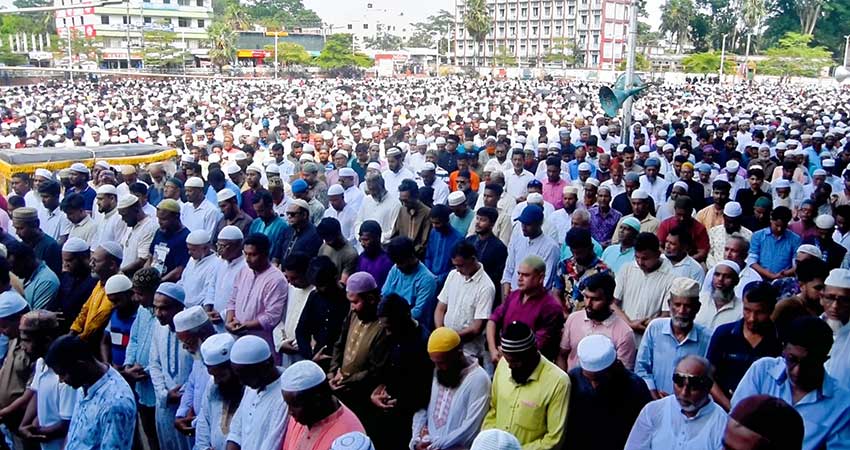 তোফায়েল আহমেদকে শেষ বিদায় জানাতে ভোলায় মানুষের ঢল